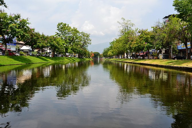 Iconic Half-Day Landmarks & Temples of Chiang Mai - Timing, clothing, and pickup details