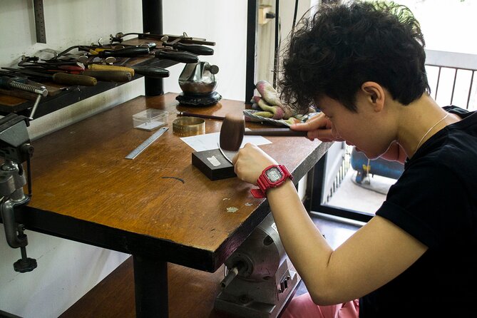 Jewellery Making Class with Silversmithing in Chiang Mai - Shaping the silver by hand