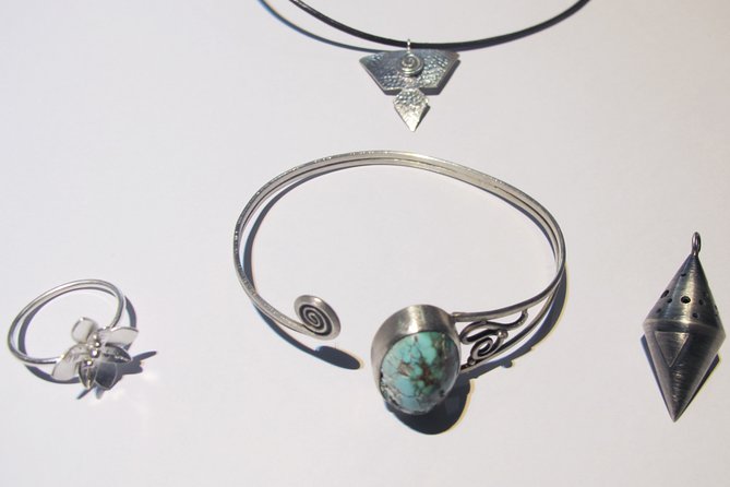 Jewellery Making Class with Silversmithing in Chiang Mai - Polishing the finished silver piece