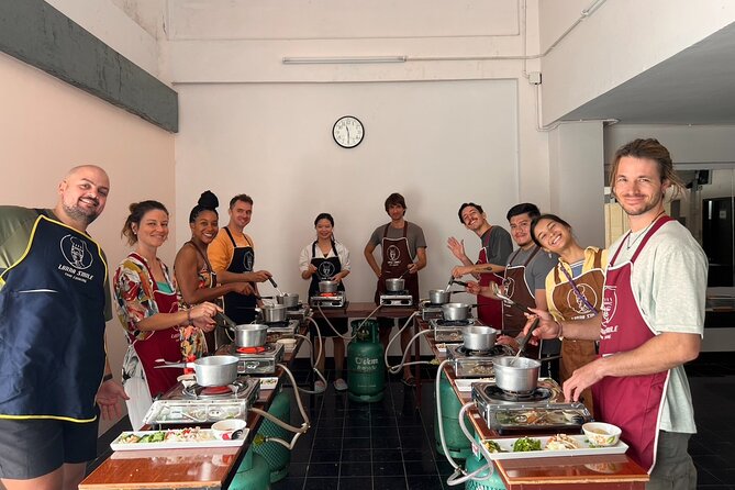 Lanna Smile Thai Cooking Class in Chiang Mai with Market tour - The market visit at Siri-Wattana Market