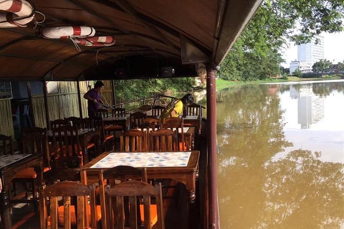Magical Evening Dinner Cruise on the Ping River - Warorot Market and Muang Mai Market along the route