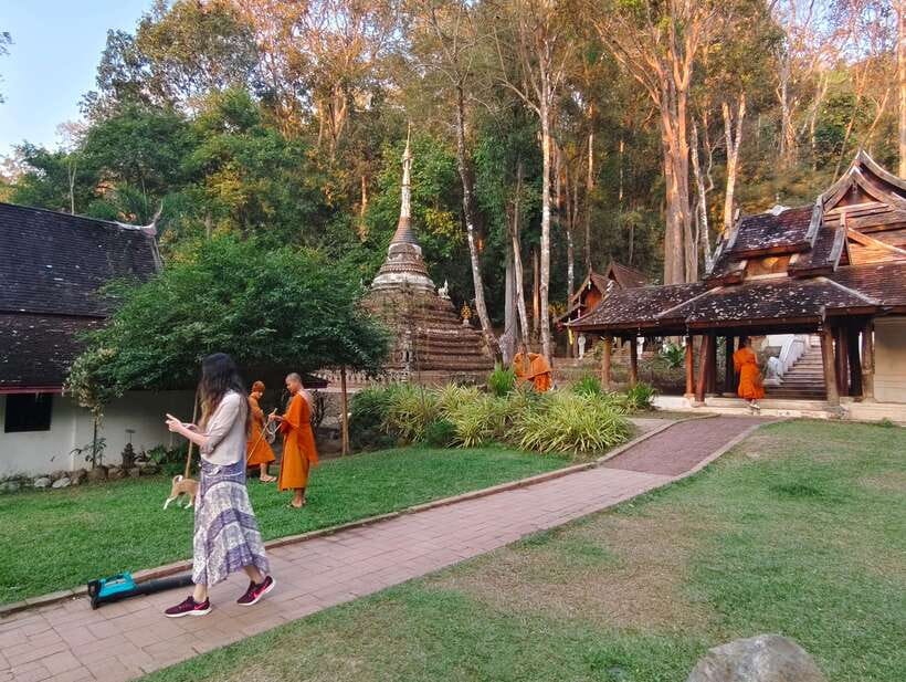 Monk trails hike, Wat Phalat, Monk chanting, Wat Doi Suthep. - Wat Doi Suthep after the crowds begin to thin
