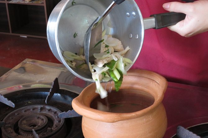 Morning Thai cooking class - Cooking order keeps the morning moving