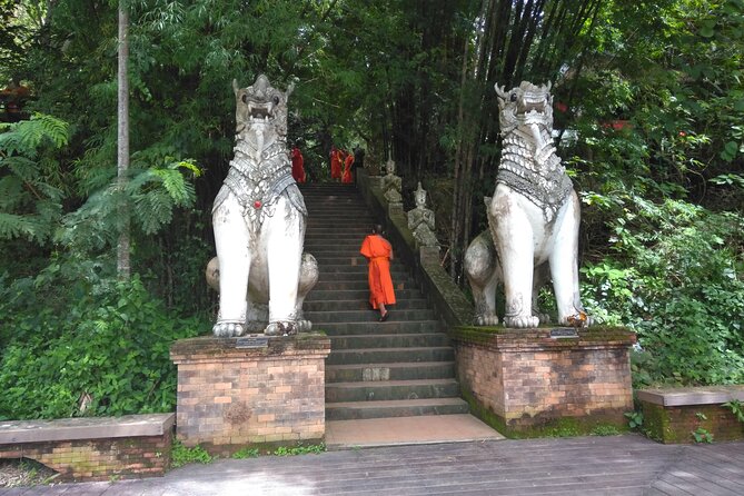 No.1 Chiang Mai: 3-Hour Monk Trail Hike to Wat Doi Suthep & Palad - Visiting Wat Phra That Doi Suthep