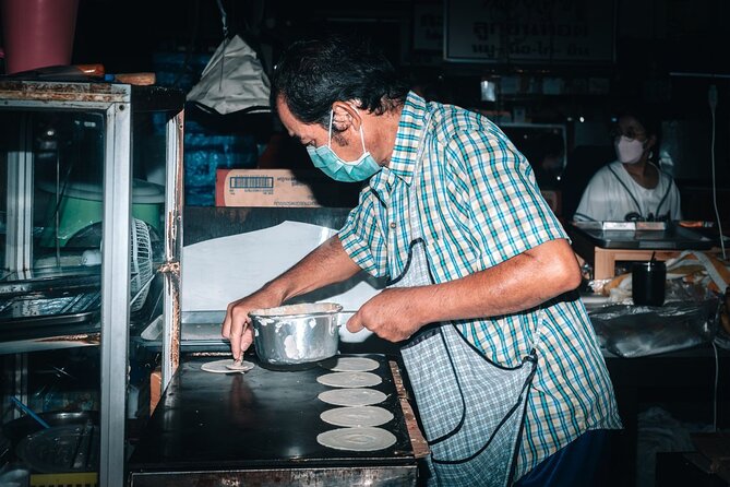 Northern Flavours Chiang Mai Food Tour with 15+ Tastings - The final stop at Warorot Market