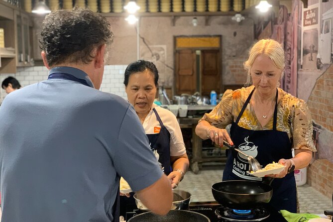 Northern Thai Cooking Experience in Chiangmai - Fried snacks and a Northern Thai welcome