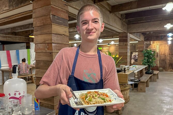 Northern Thai Cooking Experience in Chiangmai - Learning two ways to make Khao Soi