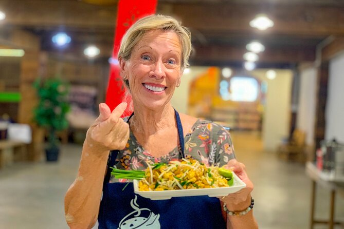 Northern Thai Cooking Experience in Chiangmai - Meeting at Kotchasarn Road and getting started