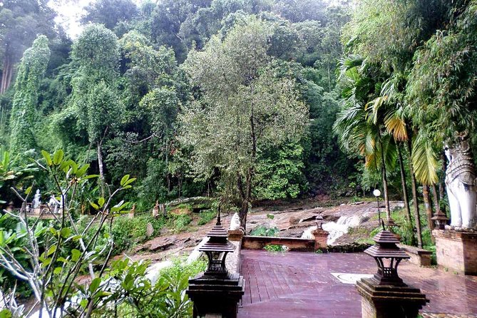 One Day Tour Doi Suthep Temple, Palad Temple, Orchid Farm, Longneck hill tribe village (Private tour) - Guides and drivers are central to the experience