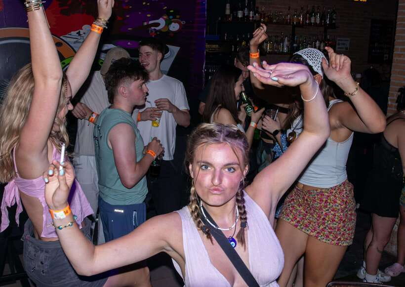 Pai Pub Crawl: The Best Nightlife in Town! - What 350 THB really gets you