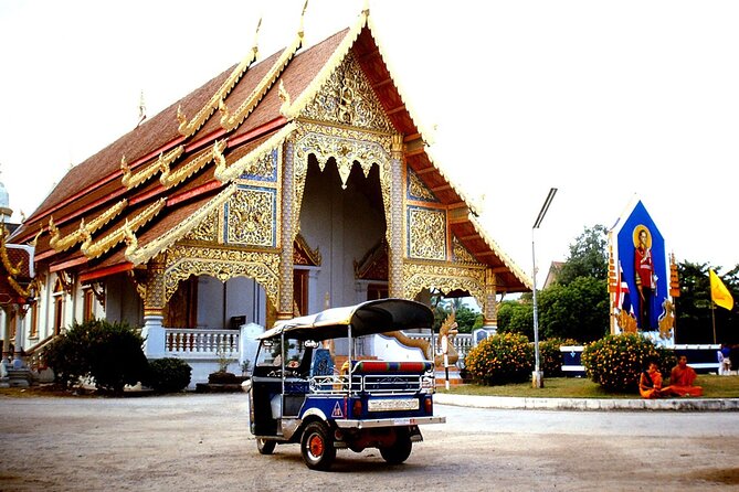 Private Chiang Mai Old City Half Day Tuk Tuk Tour - Muang Mai and Warorot markets
