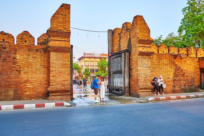 Private Chiang Mai Old City Half Day Tuk Tuk Tour - The shopping-stop problem