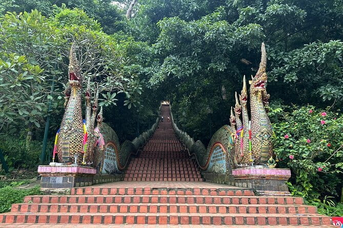 Private Day Tour Doi Suthep Temple and Handicraft Center - Beginning at Khruba Siwichai Monument