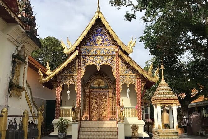 Private Day Tour Doi Suthep Temple and Handicraft Center - Wat Pha Lat, the quiet forest stop
