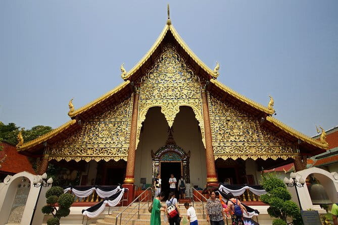 Private Doi Suthep Temple Handicraft Center and Sticky Waterfall - Lunch, water, and the road between stops