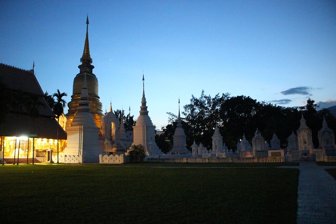 Private Evening! Crisscross Chiang Mai's Night by the classic Tuk Tuk - Wat Phra Singh and the Lion Buddha