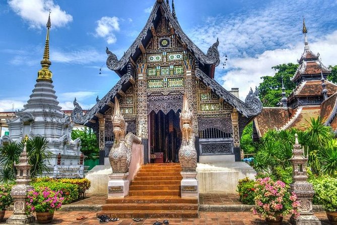 Private Program Discovery Chiang Mai - Half/Full day / Night tour - Wat Phra Singh and living temple life