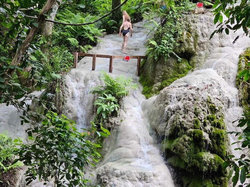 Private : Sticky Waterfall & Secret Temple & Karen Village. - At a glance