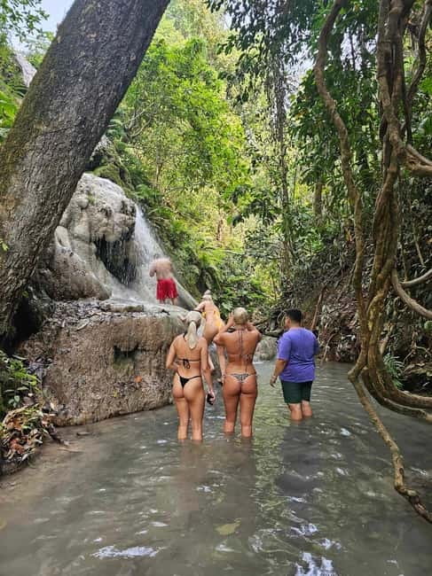 Private : Sticky Waterfall & Secret Temple & Karen Village. - Meeting the Karen Long Neck community