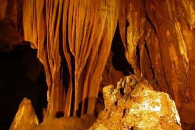Private tour Chiang Dao cave ,Temples,Sticky waterfall