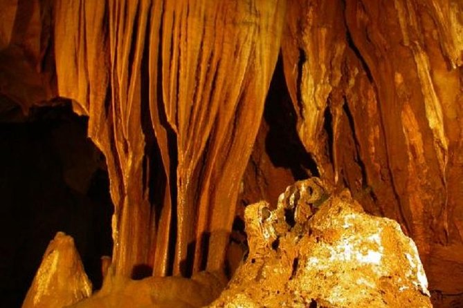 Private tour Chiang Dao cave ,Temples,Sticky waterfall - A limestone cave adds a change of pace