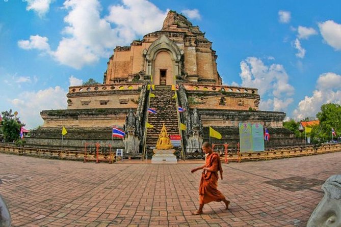 Private Tour: Chiang Mai City and Temples Tour in full Day Thailand - Wat Chedi Luang and breakfast at Huen Phen