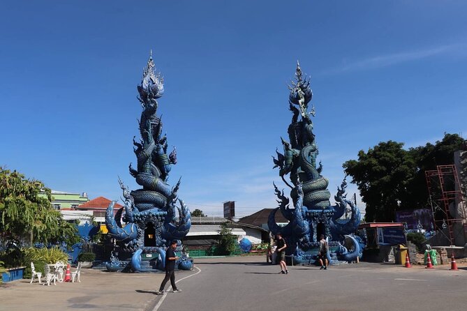Private Tour Chiang Rai 3 Wonderful Temples & Lalitta Cafe - Wat Huay Pla Kang and the mountain setting