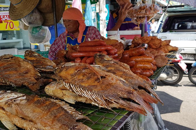 Private Tour: Sightseeing City walking Tour - The Three Kings Monument and Chiang Mai’s origin story