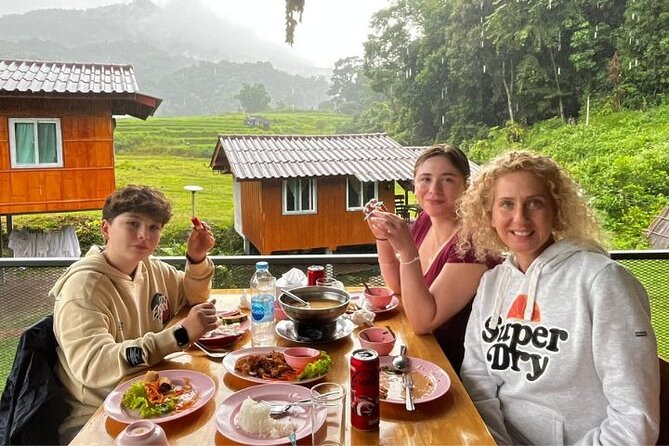 Private Tour to Doi Inthanon including Twins Pagodas and Hiking - Wachirathan Falls, the easy waterfall stop