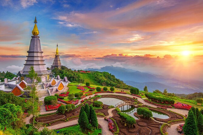 Private Tour to Doi Inthanon including Twins Pagodas and Hiking - The Royal Twin Pagodas above the clouds