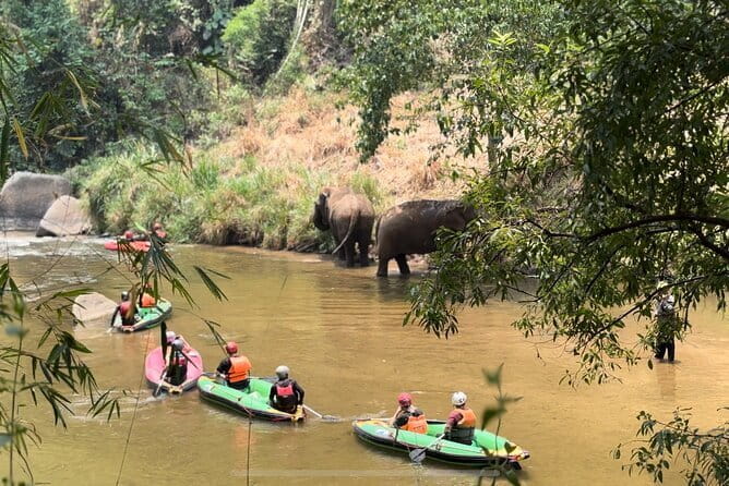 Safety whitewater rafting in Chiangmai by Khampan Rafting - Getting ready for the Maetaeng River
