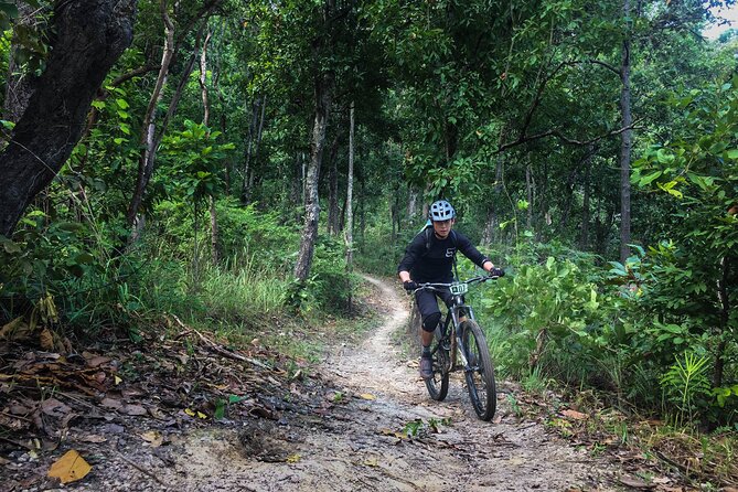 Smoke on the Water Trail Mountain Biking Tour Chiang Mai - Meeting Hmong communities along the route