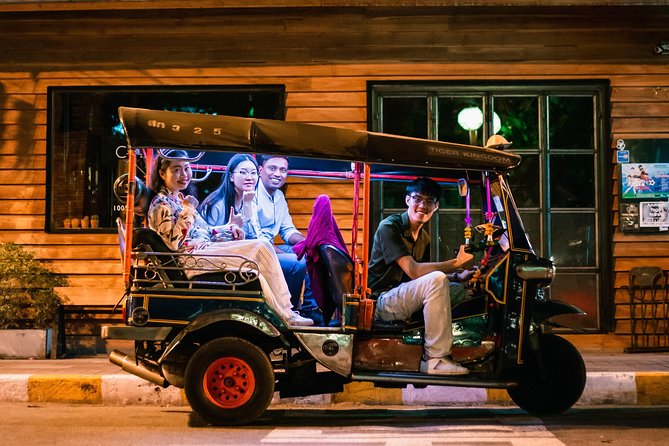 Sunlight or Moonlight: Chiang Mai City Tuk Tuk Tour - Warorot Market and the Flower Market