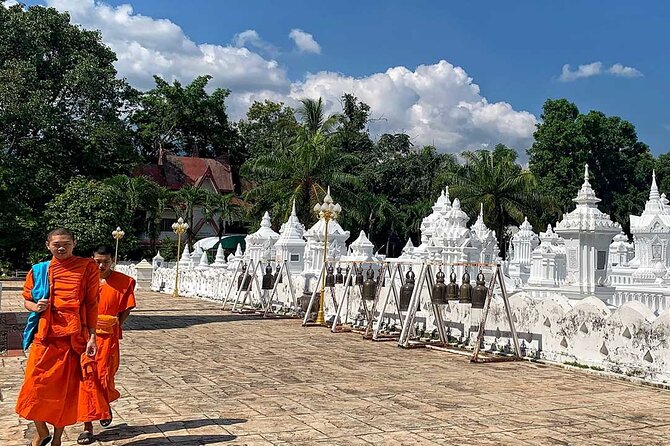 Talk to Buddhist monk & craft work in temple - Wat Sri Suphan and Chiang Mai’s silver craft