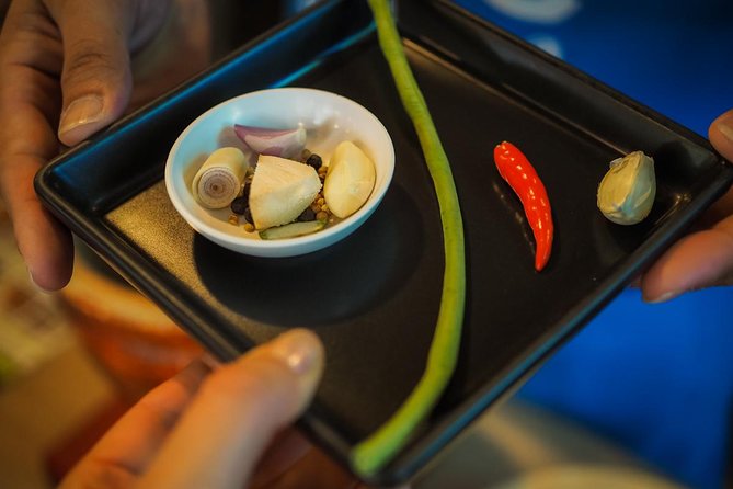 Thai and Akha Cooking Class in Chiang Mai - The market visit is worth the early start