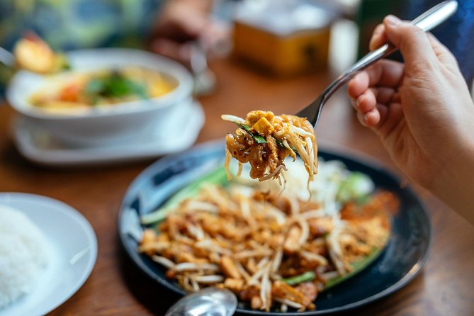 The 10 Tastings of Chiang Mai With Locals: Private Street Food Tour - Expect a lot more food than the word tasting suggests