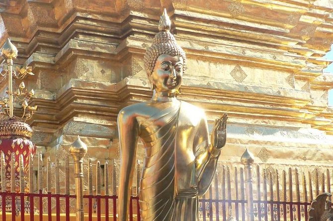 The Best Chiang Mai City Private Tour: Famous Temples & Viewpoint - Gems Gallery Chiang Mai, the tour’s commercial stop