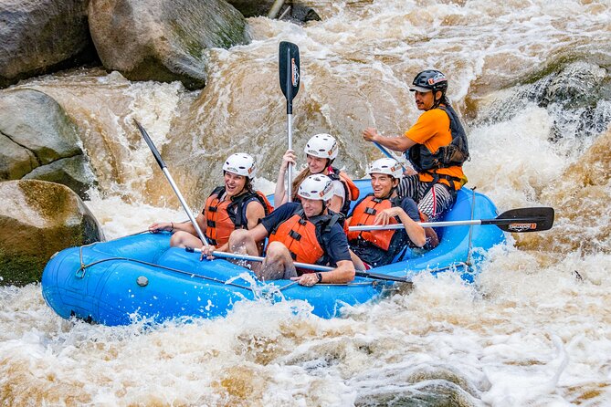 Whitewater Rafting Adventure - The opening 3 kilometers: calm jungle and a warm-up rapid